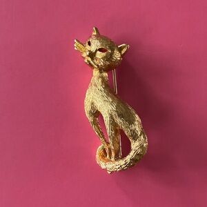 Vintage Monet Gold Tone Textured Cat Brooch Pin